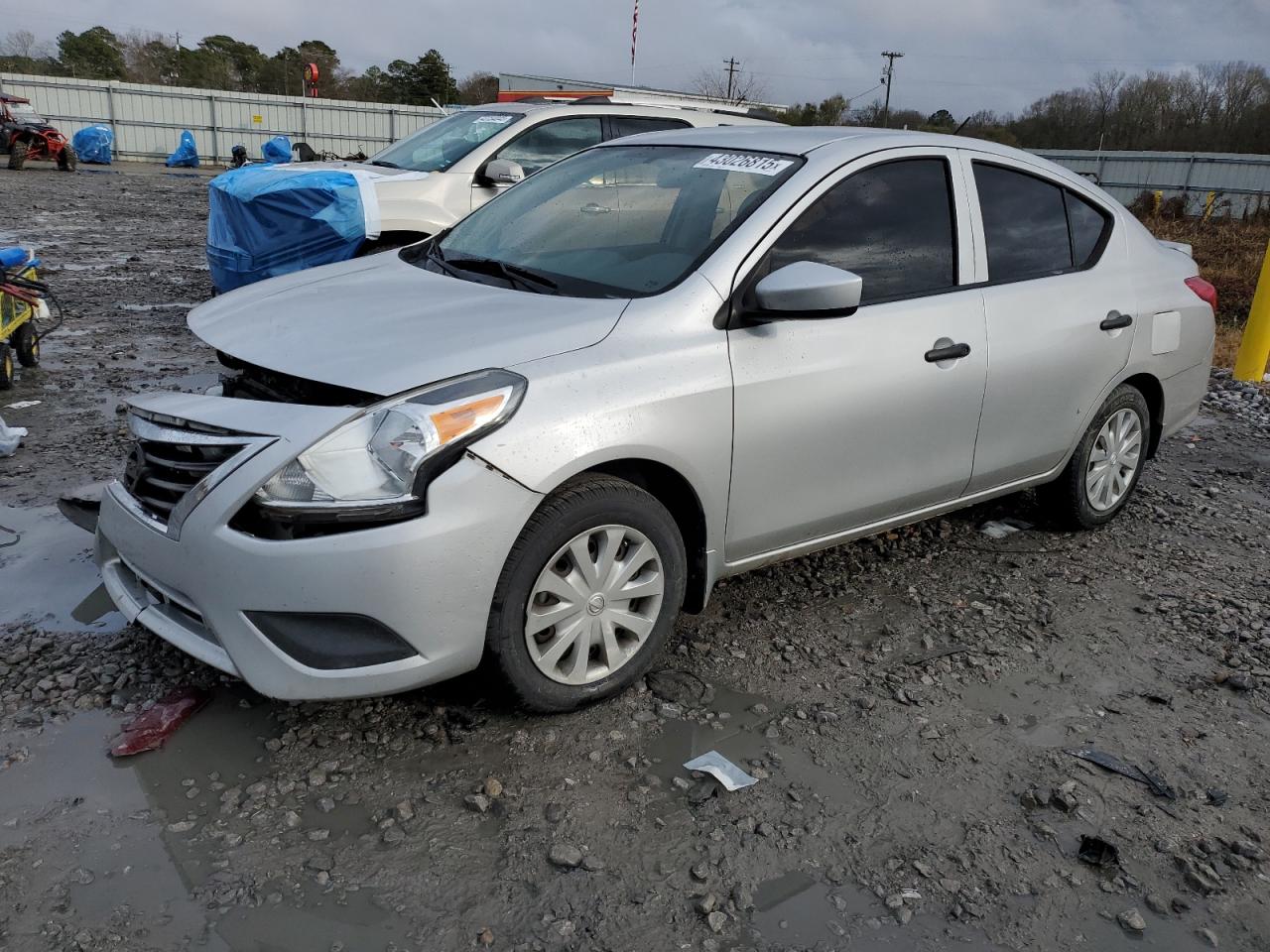 Salvage Nissan Versa Image