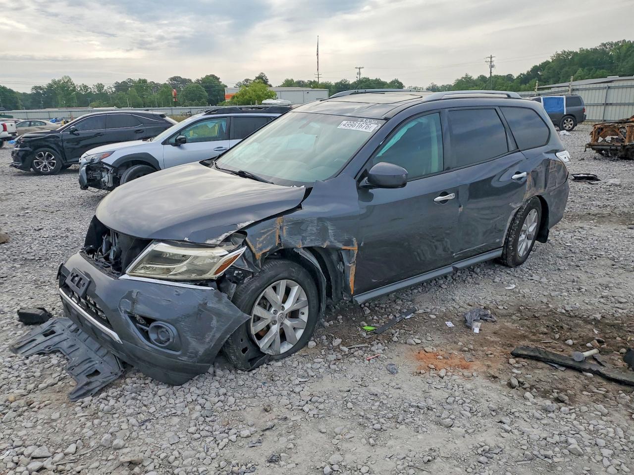 Salvage Nissan Pathfinder Image