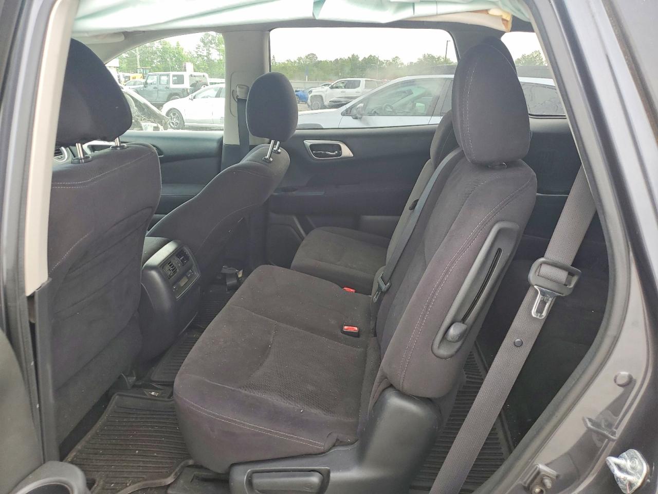 Nissan Pathfinder S