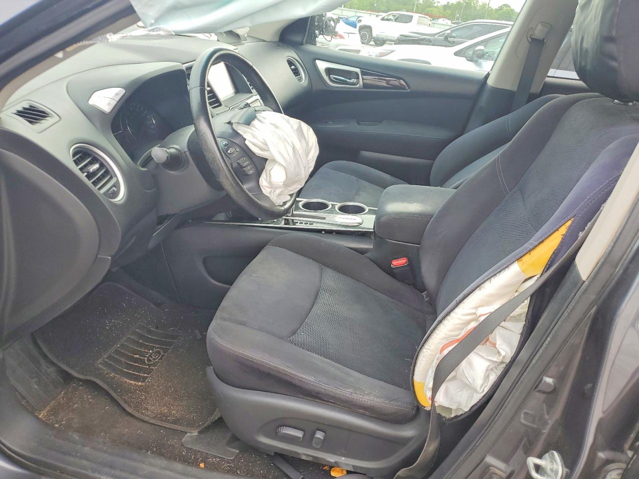 Nissan Pathfinder S