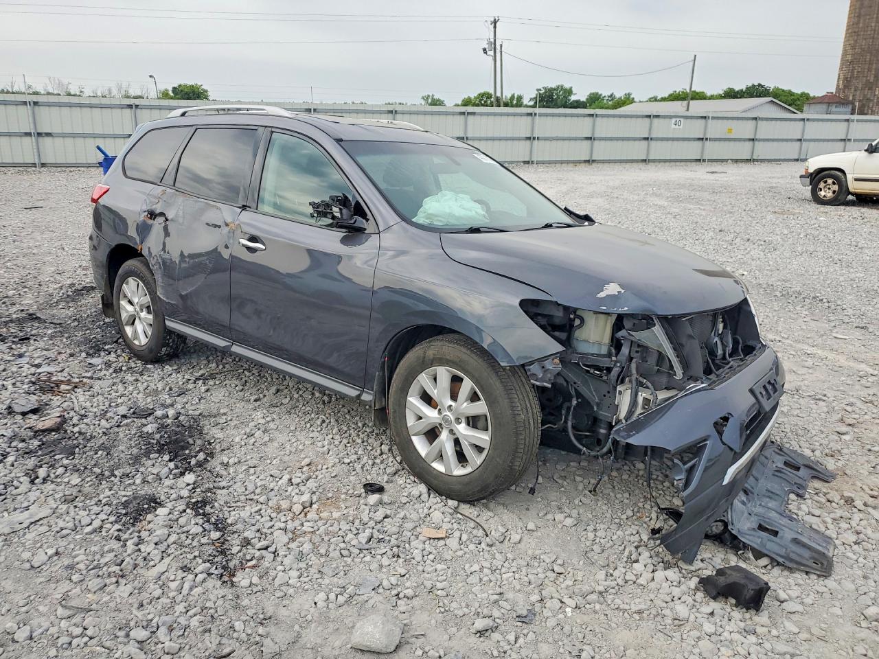 Nissan Pathfinder S