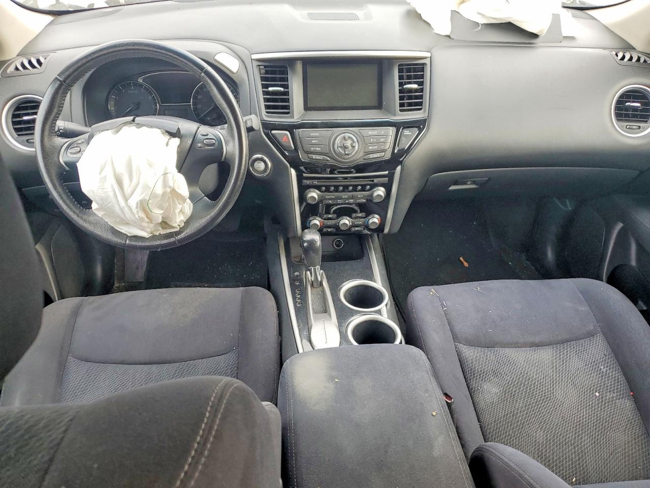 Nissan Pathfinder S
