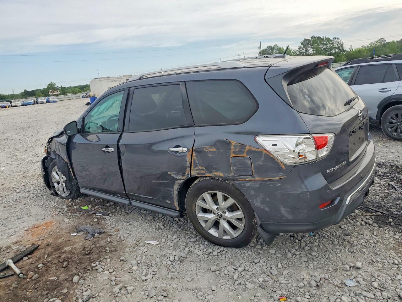 Nissan Pathfinder S