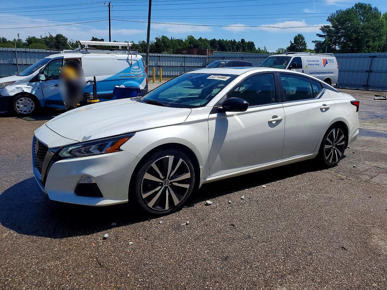 Salvage Nissan Altima Image
