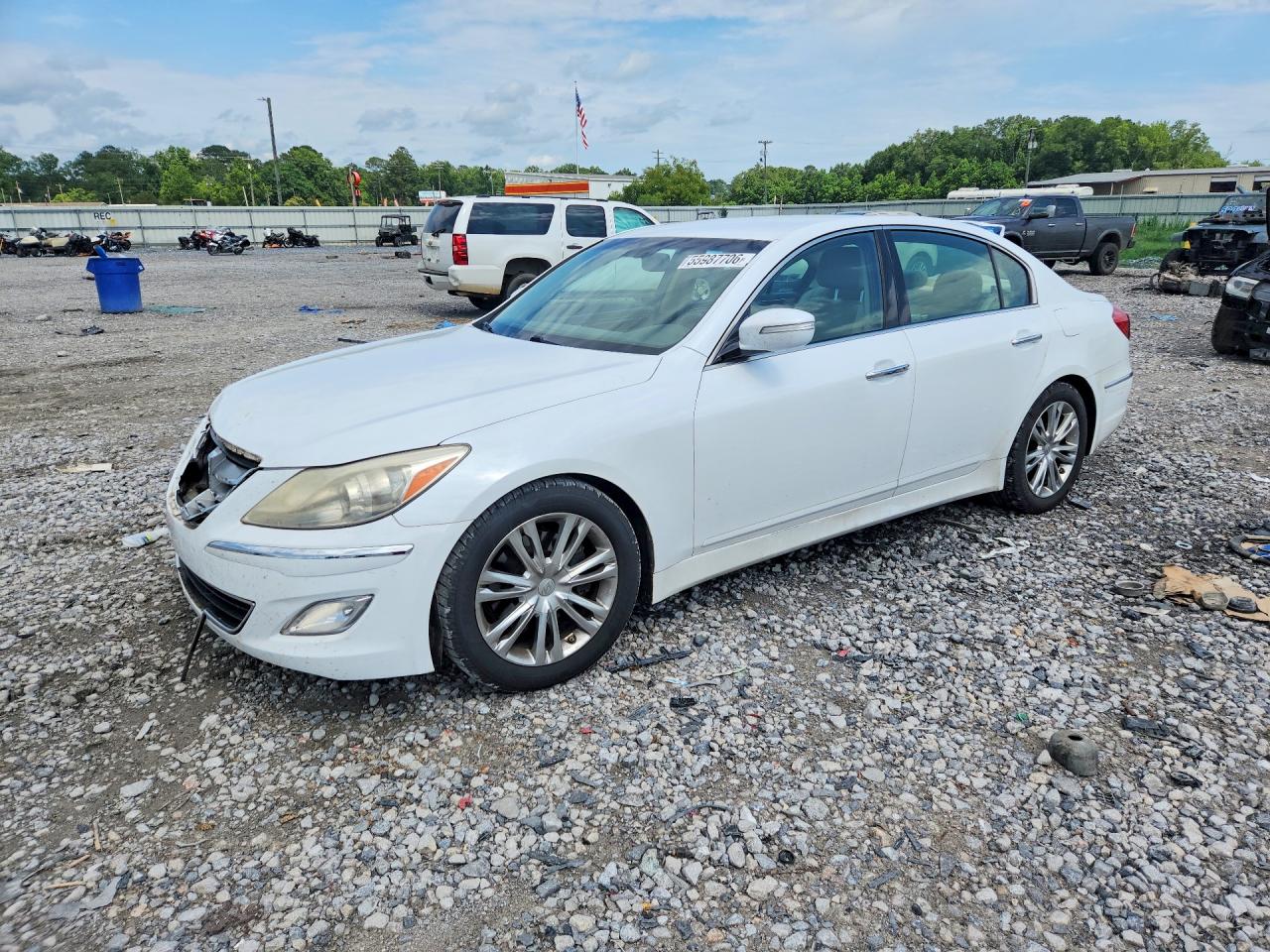 Salvage Hyundai Genesis Image