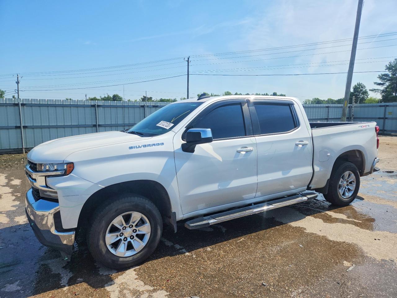 Salvage Chevrolet Silverado Image