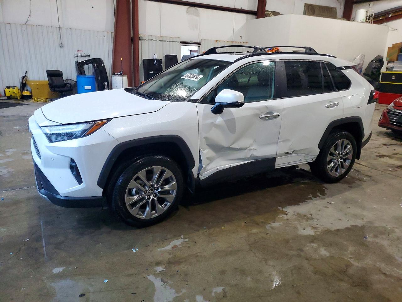 Salvage Toyota RAV4 Image