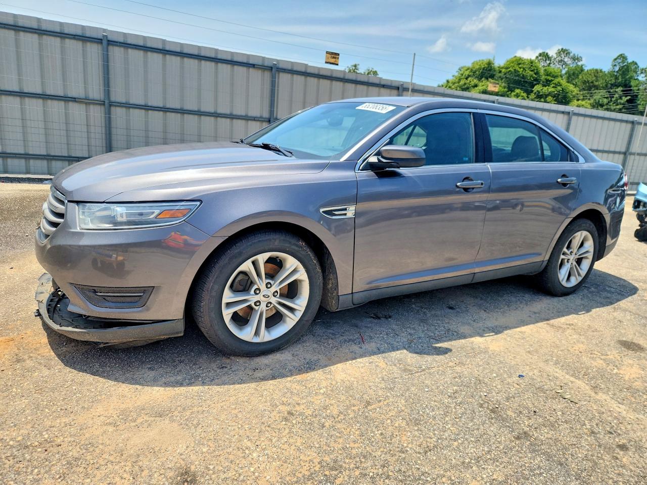 Salvage Ford Taurus Image