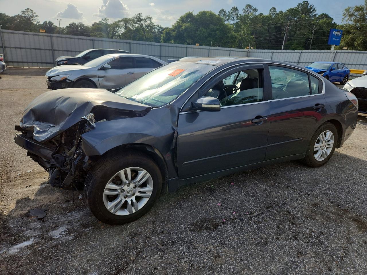 Salvage Nissan Altima Image