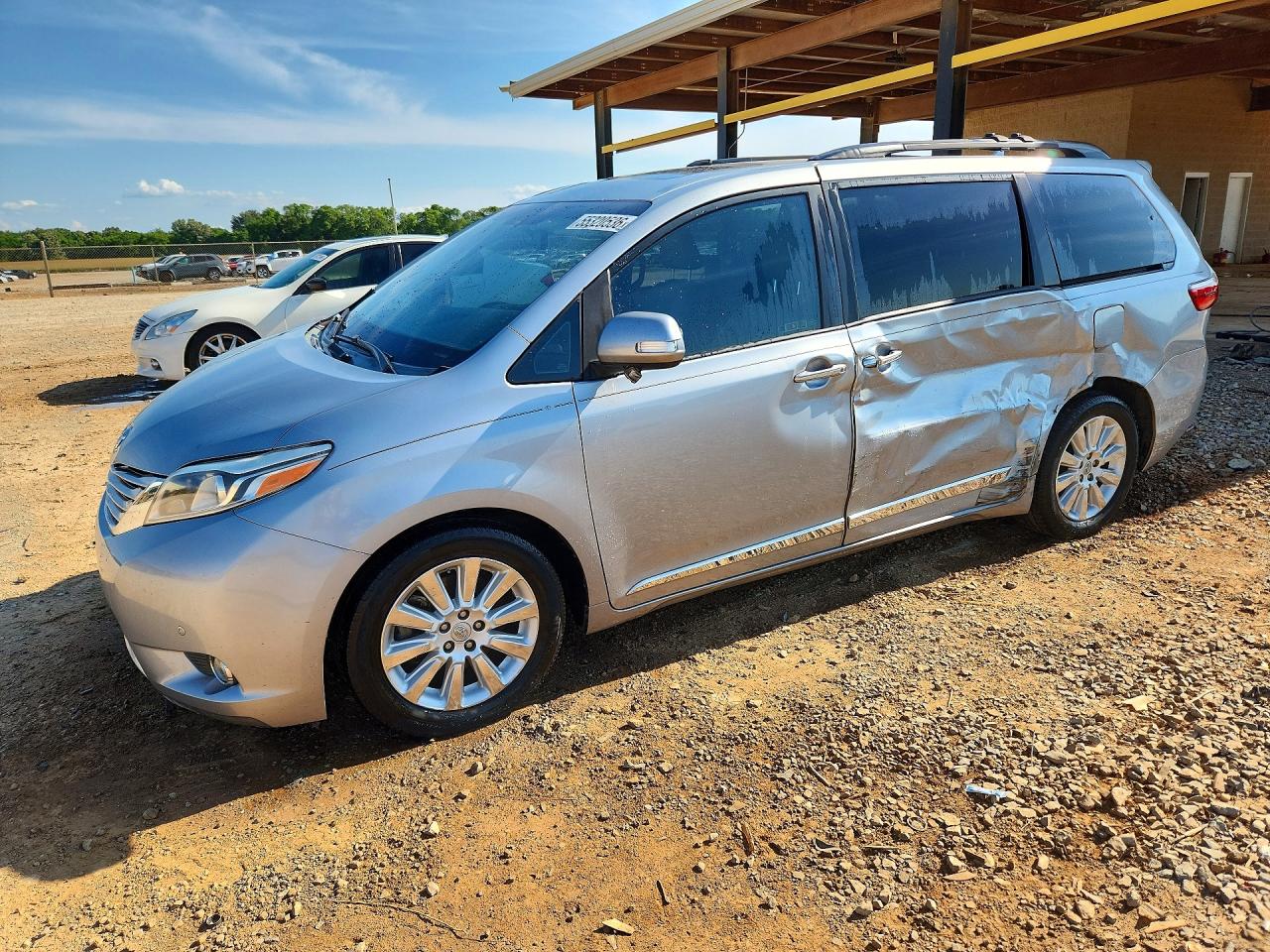 Salvage Toyota Sienna Image