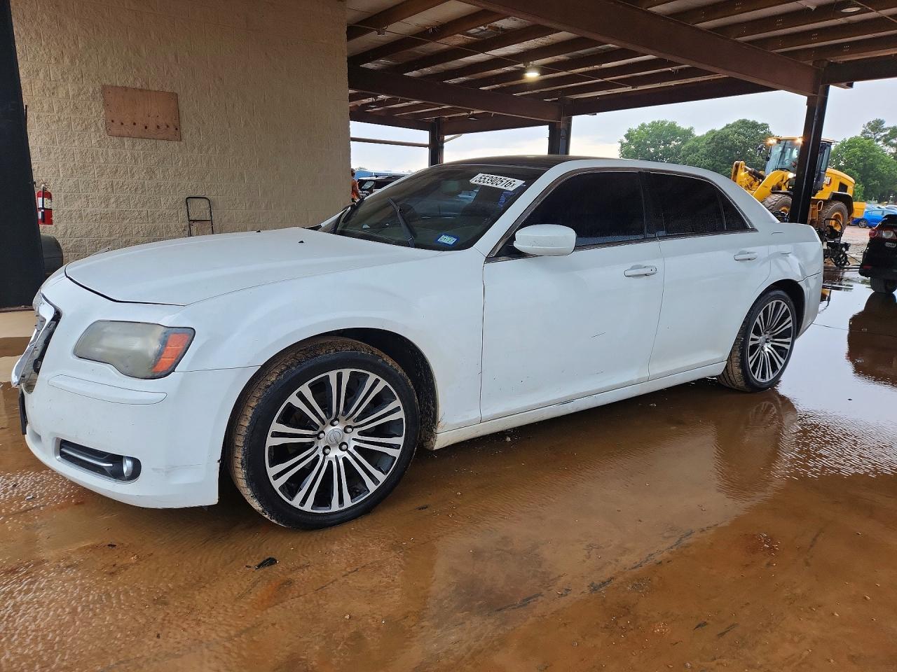 Salvage Chrysler 300 Image