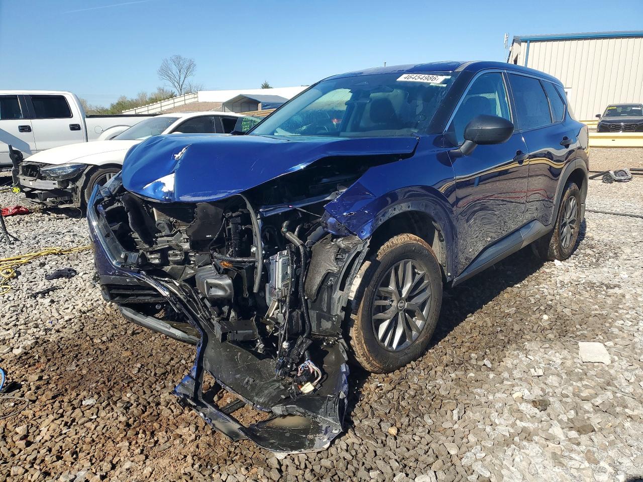 Salvage Nissan Rogue Image