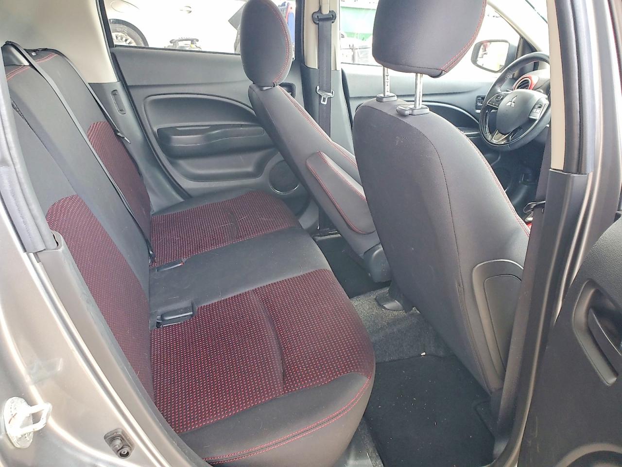 Mitsubishi Mirage Le