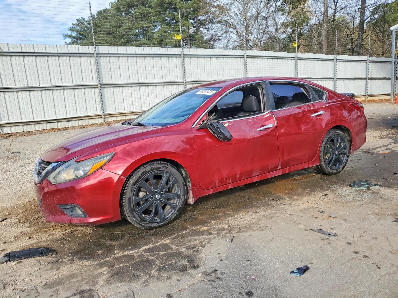 Salvage Nissan Altima Image
