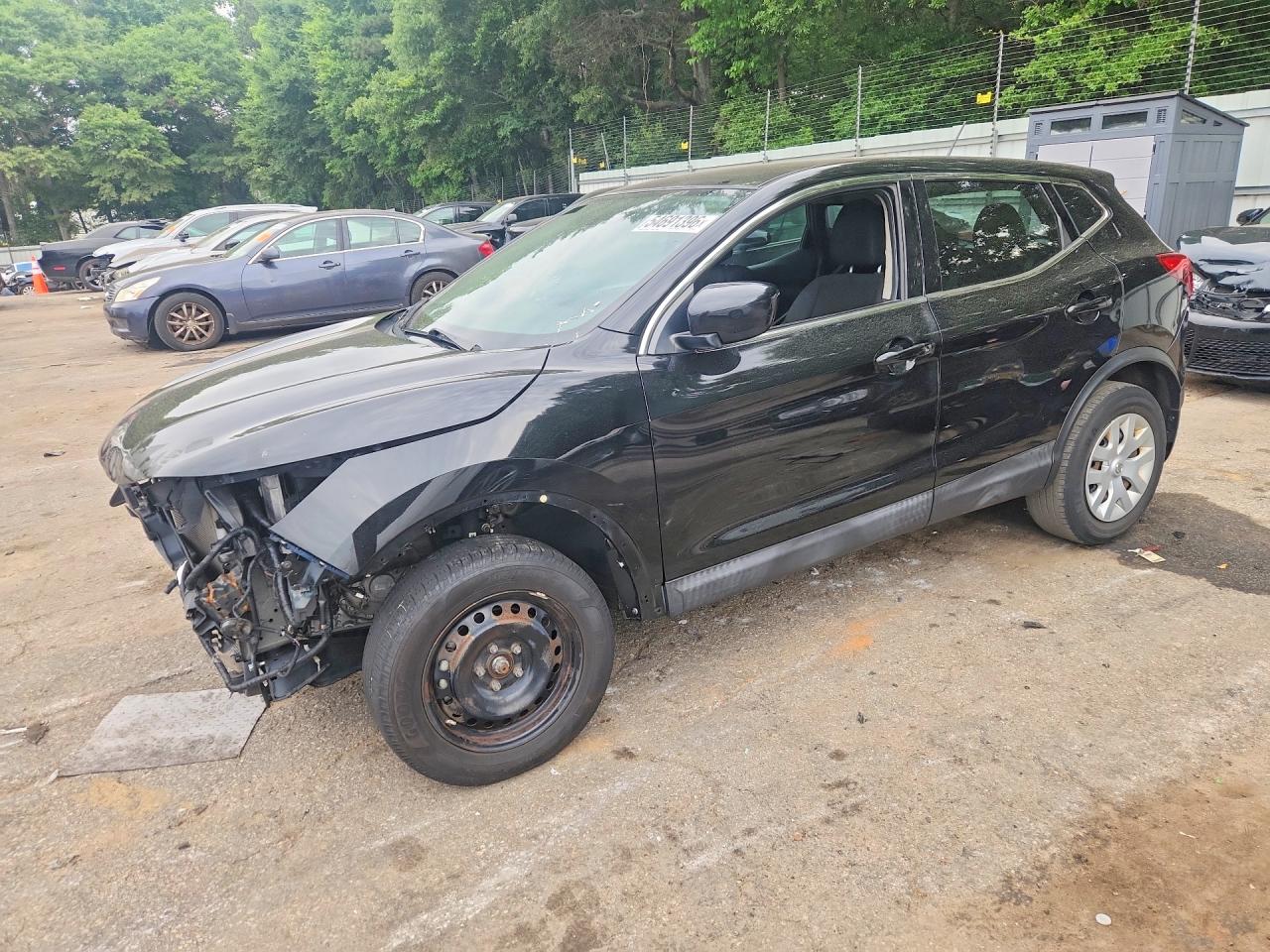 Salvage Nissan Rogue Image