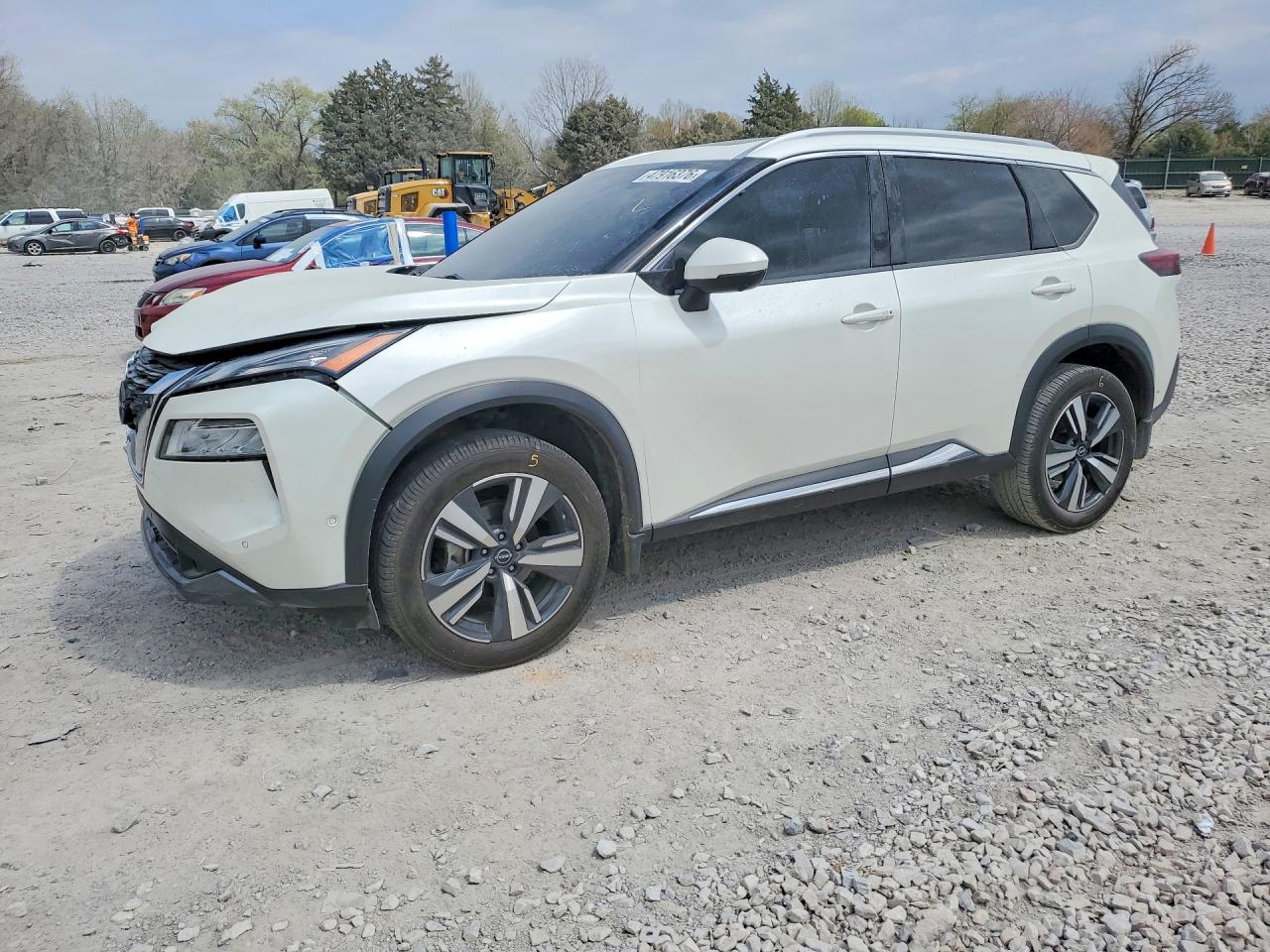 Salvage Nissan Rogue Image