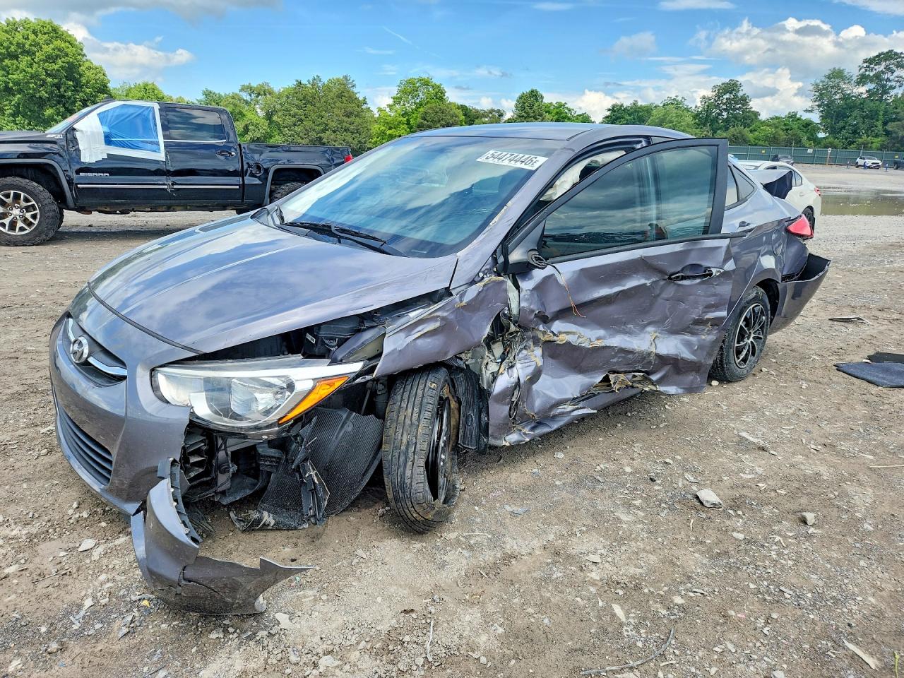 Salvage Hyundai ACCENT Image