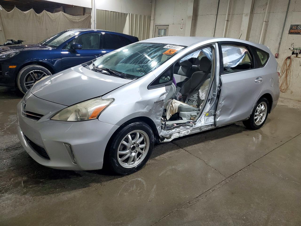 Salvage Toyota Prius Image