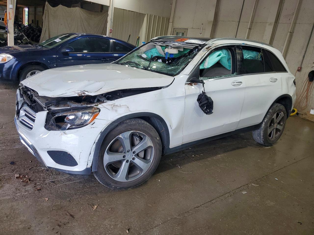 Salvage Mercedes-Benz GLC Image