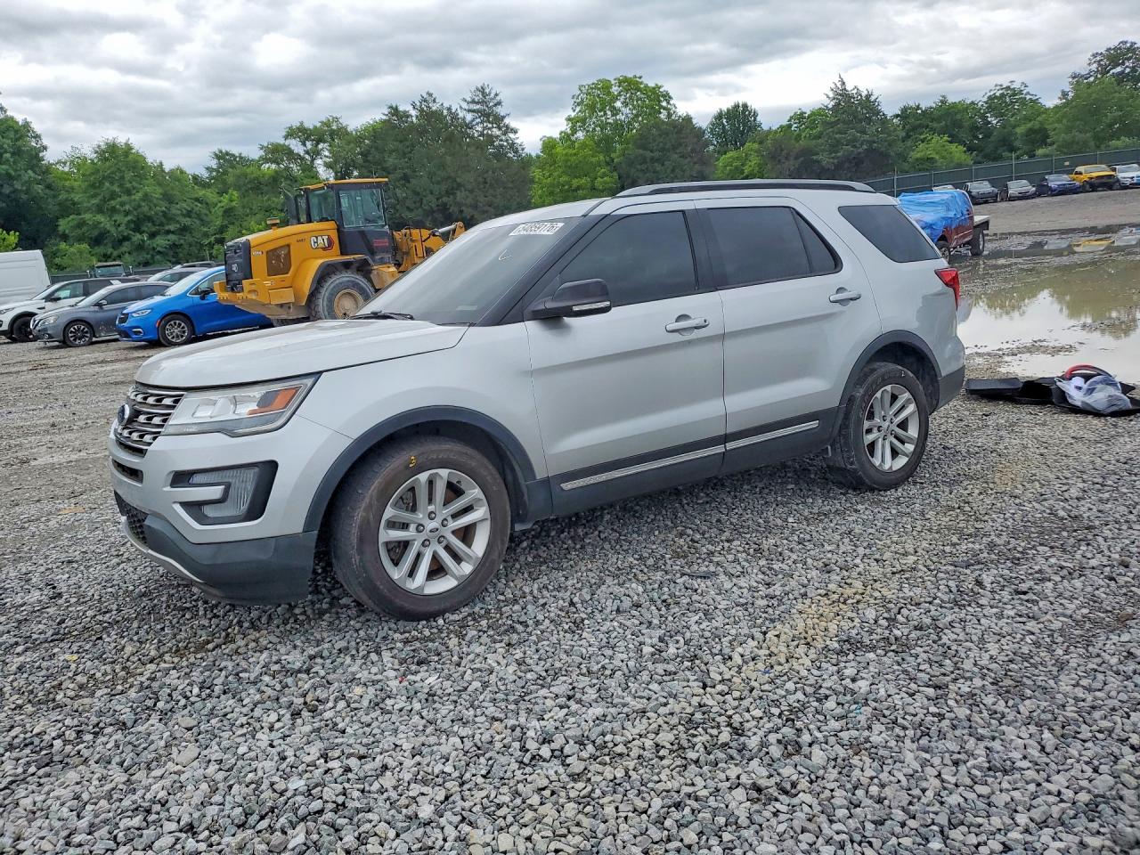 Salvage Ford Explorer Image