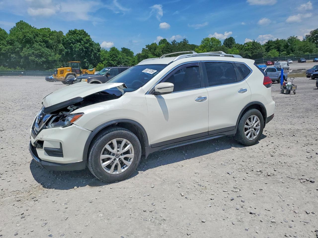 Salvage Nissan Rogue Image