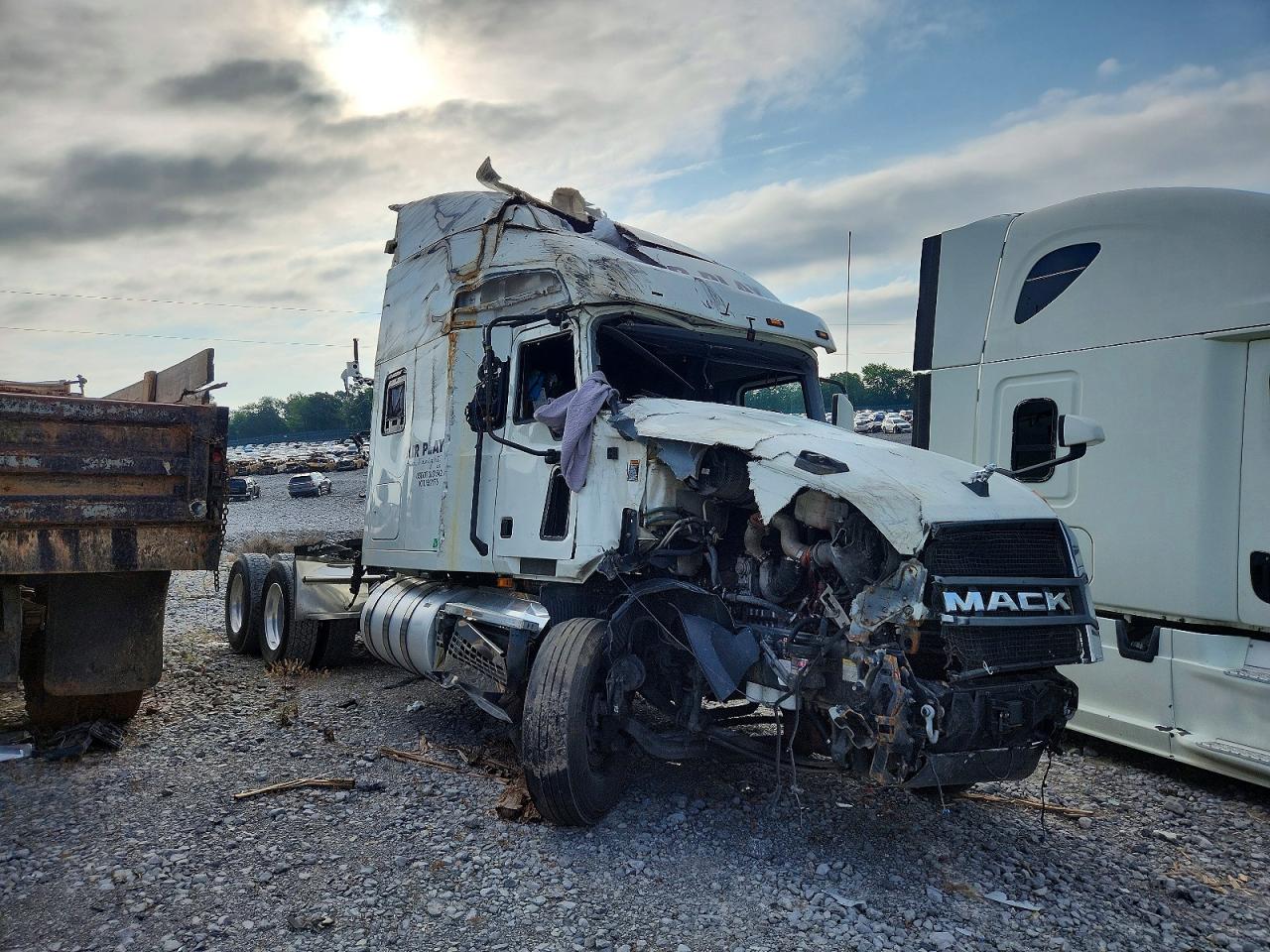 Salvage Mack Anthem Image