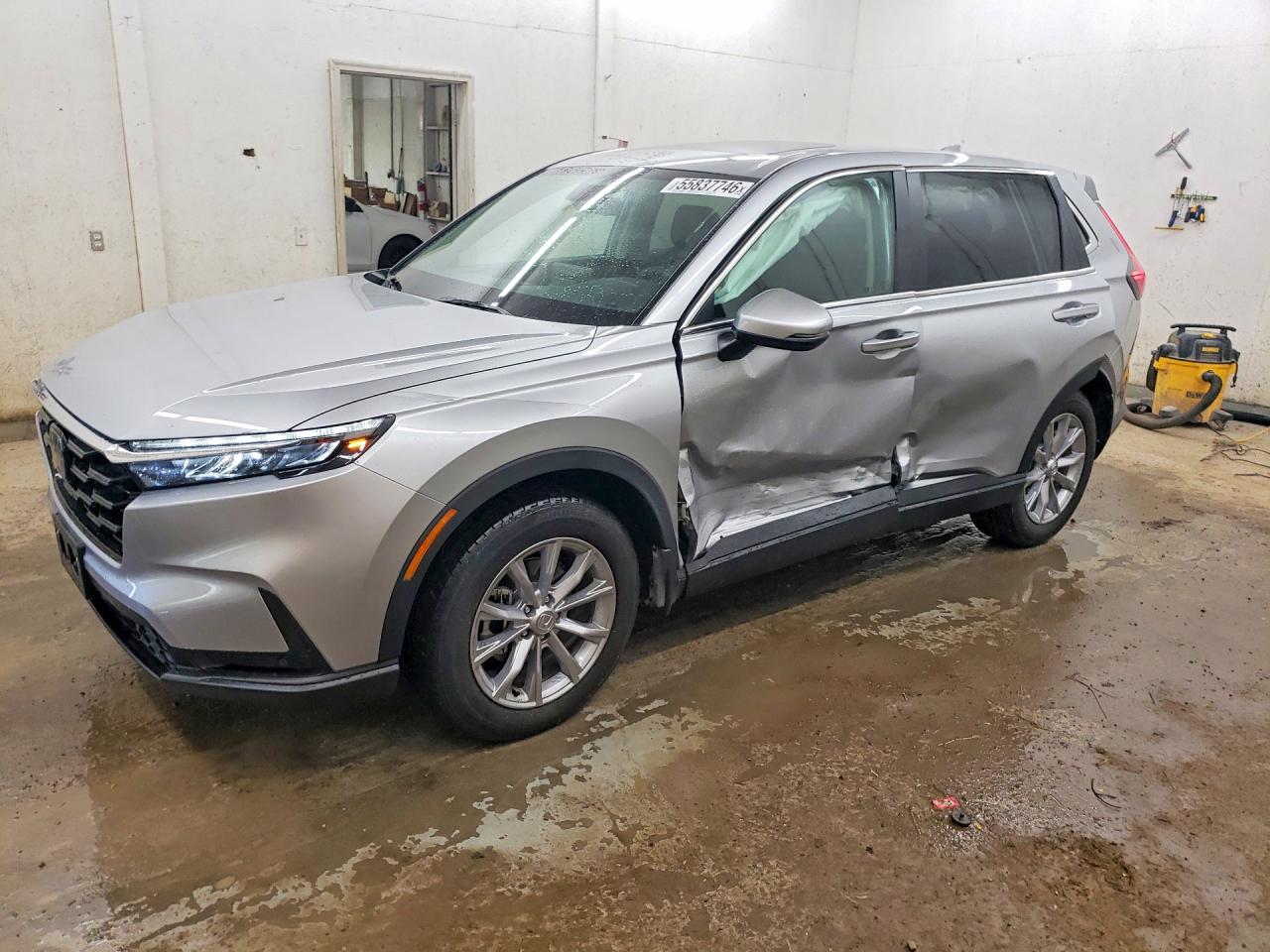 Salvage Honda Crv Image