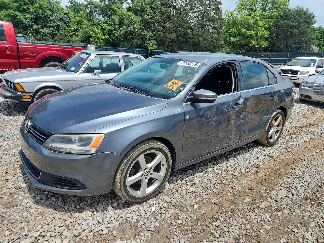 Salvage Volkswagen Jetta Image