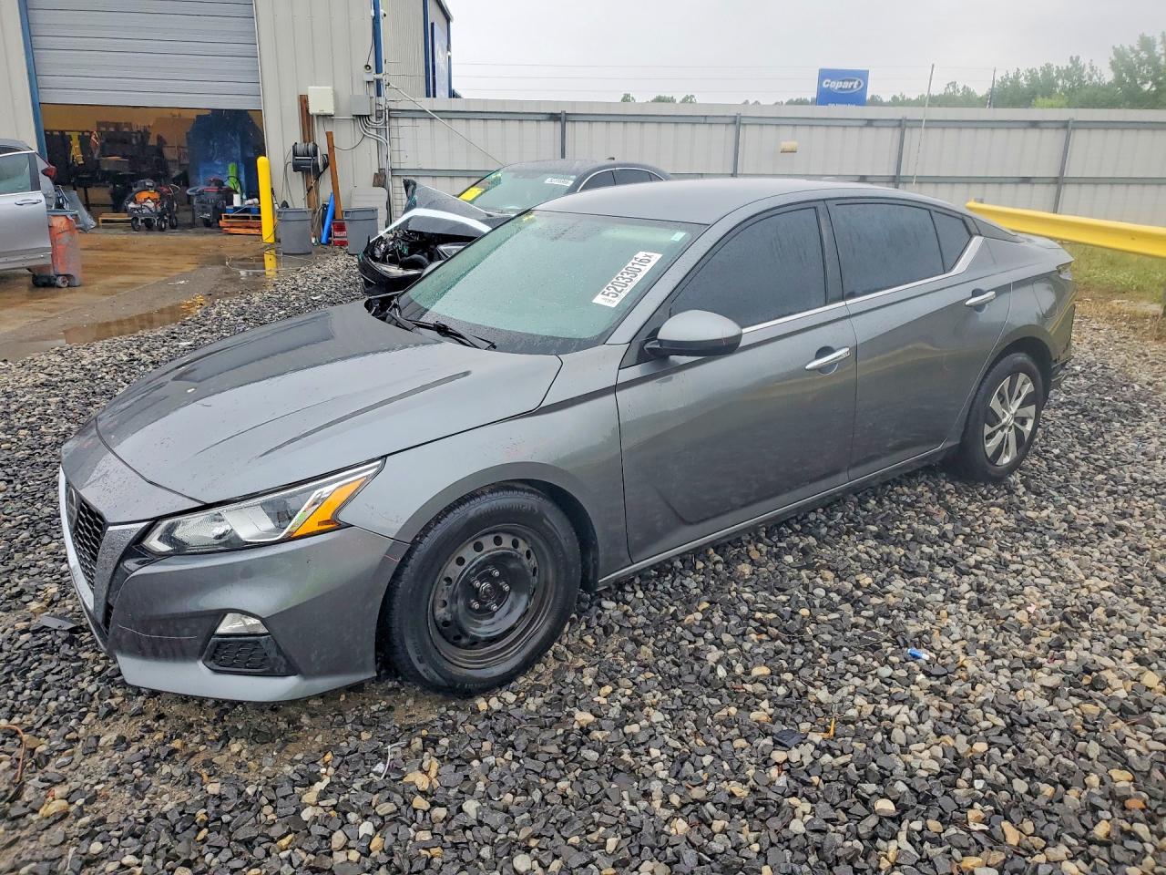 Salvage Nissan Altima Image