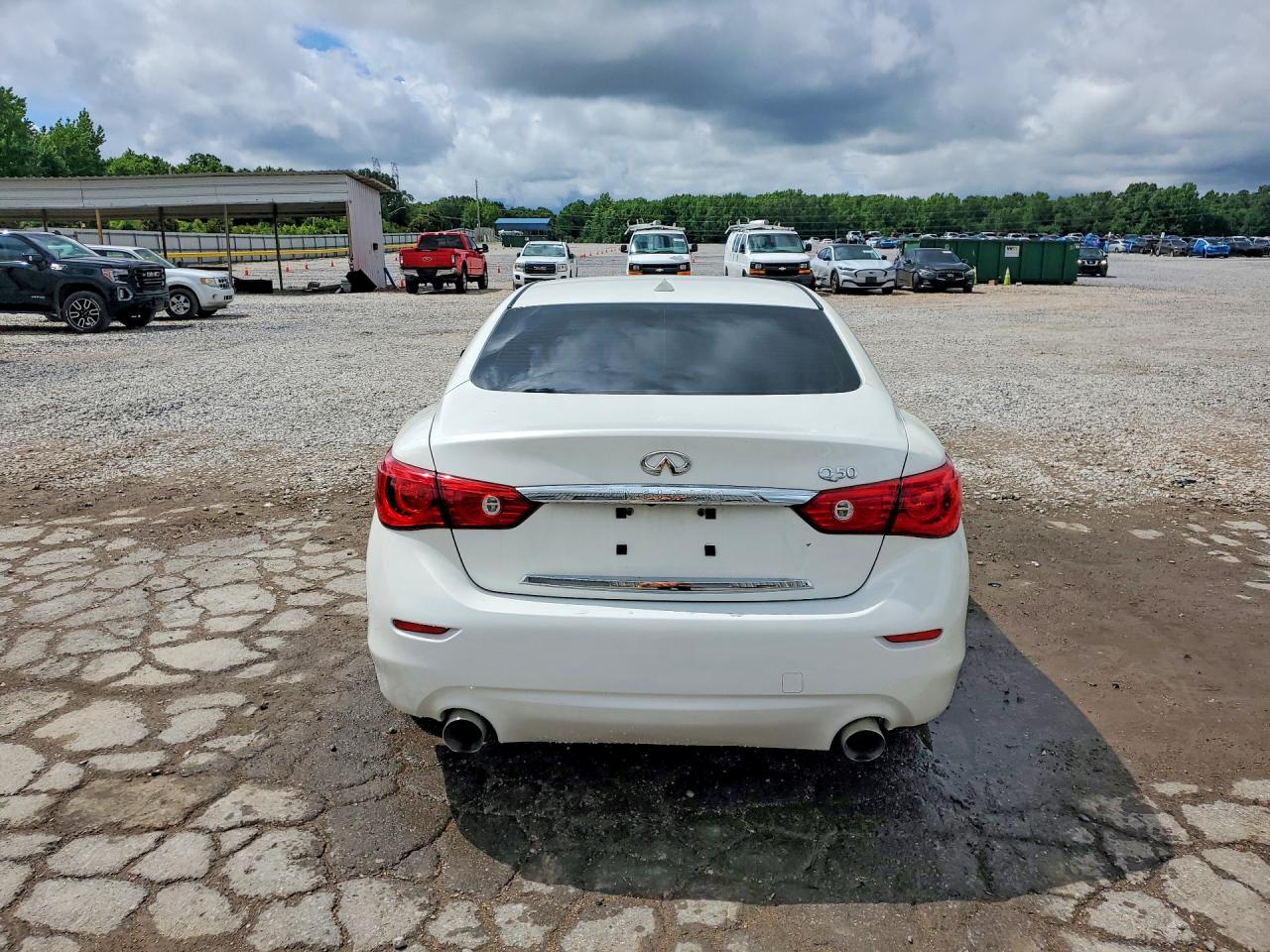 INFINITI Q50 Premium