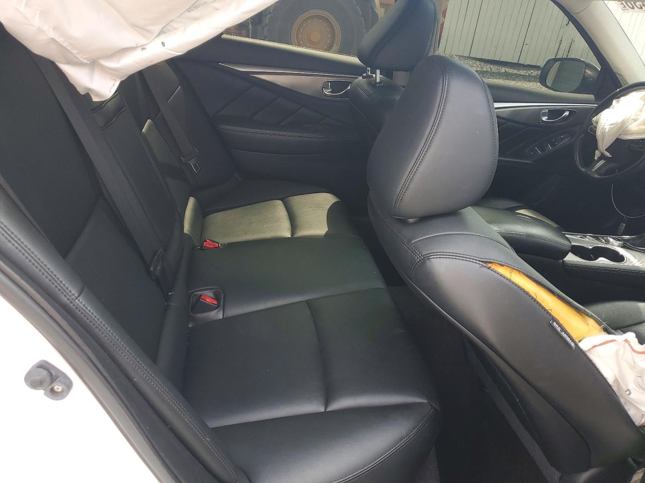 INFINITI Q50 Premium