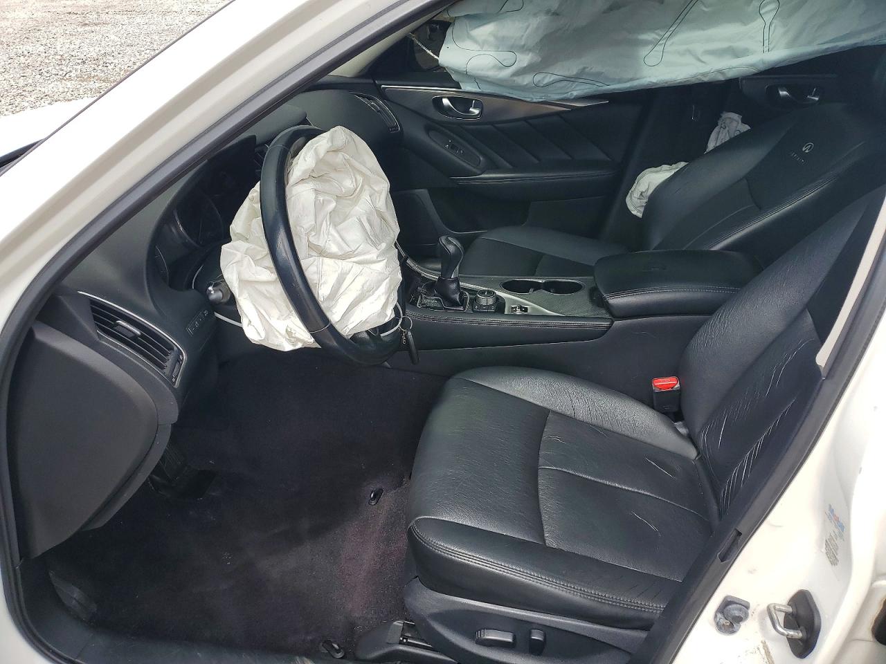 INFINITI Q50 Premium