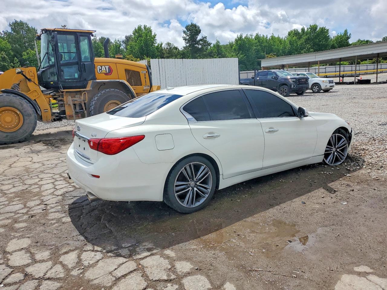 INFINITI Q50 Premium