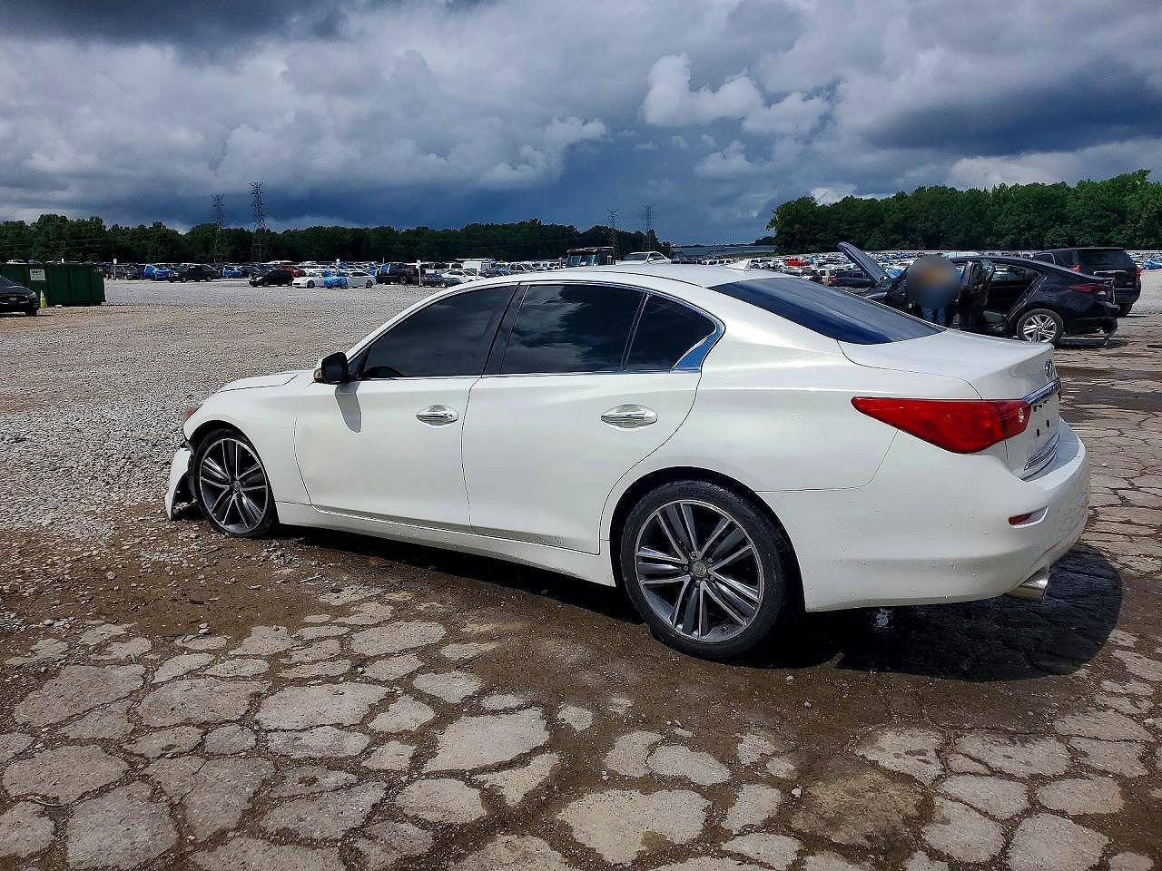 INFINITI Q50 Premium