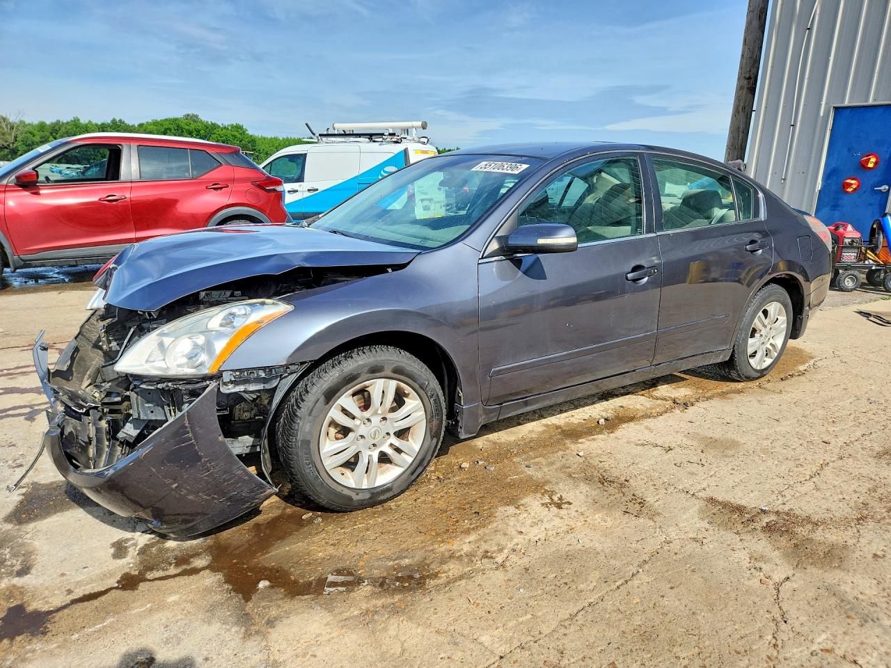 Salvage Nissan Altima Image