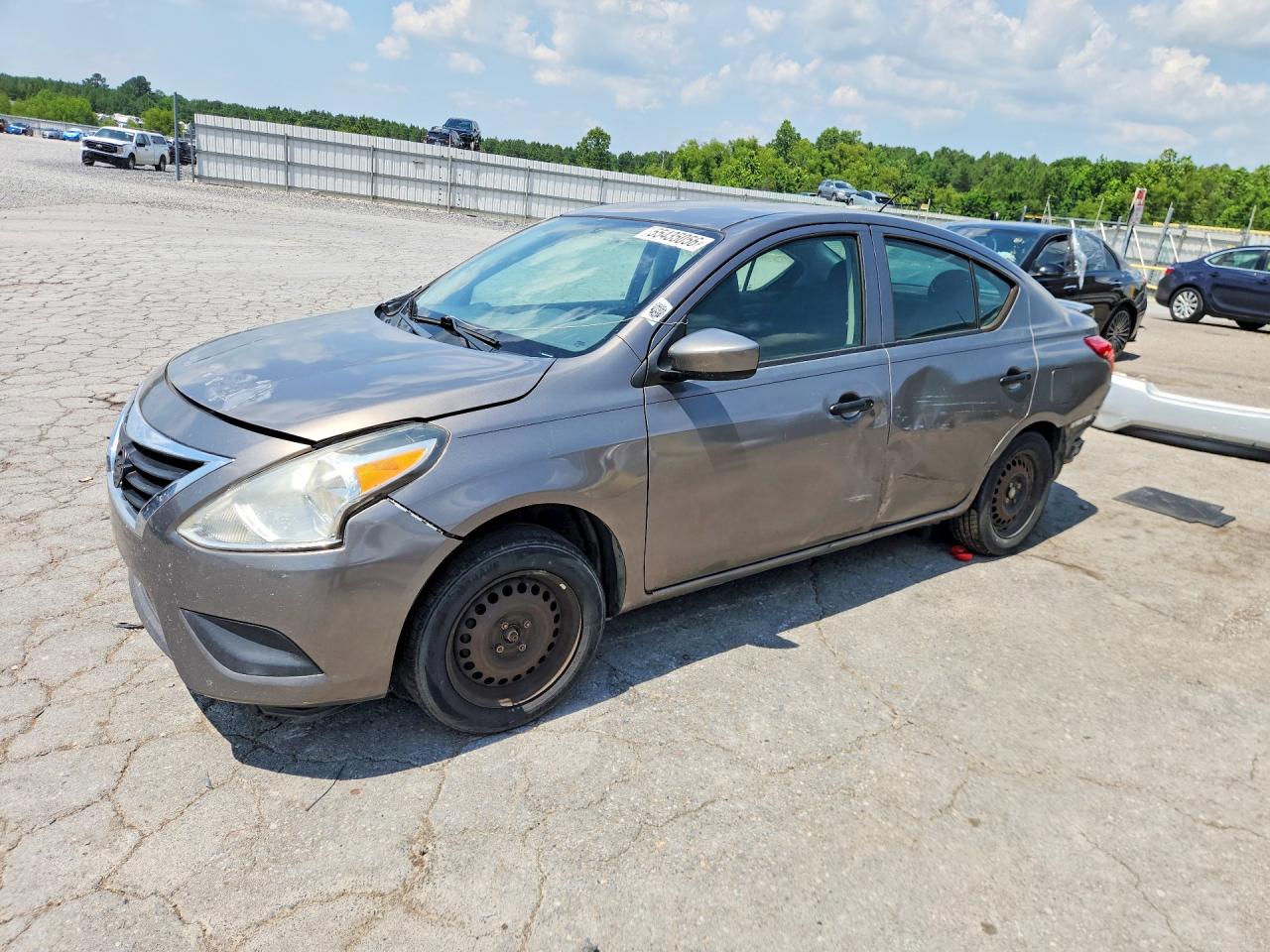 Salvage Nissan Versa Image