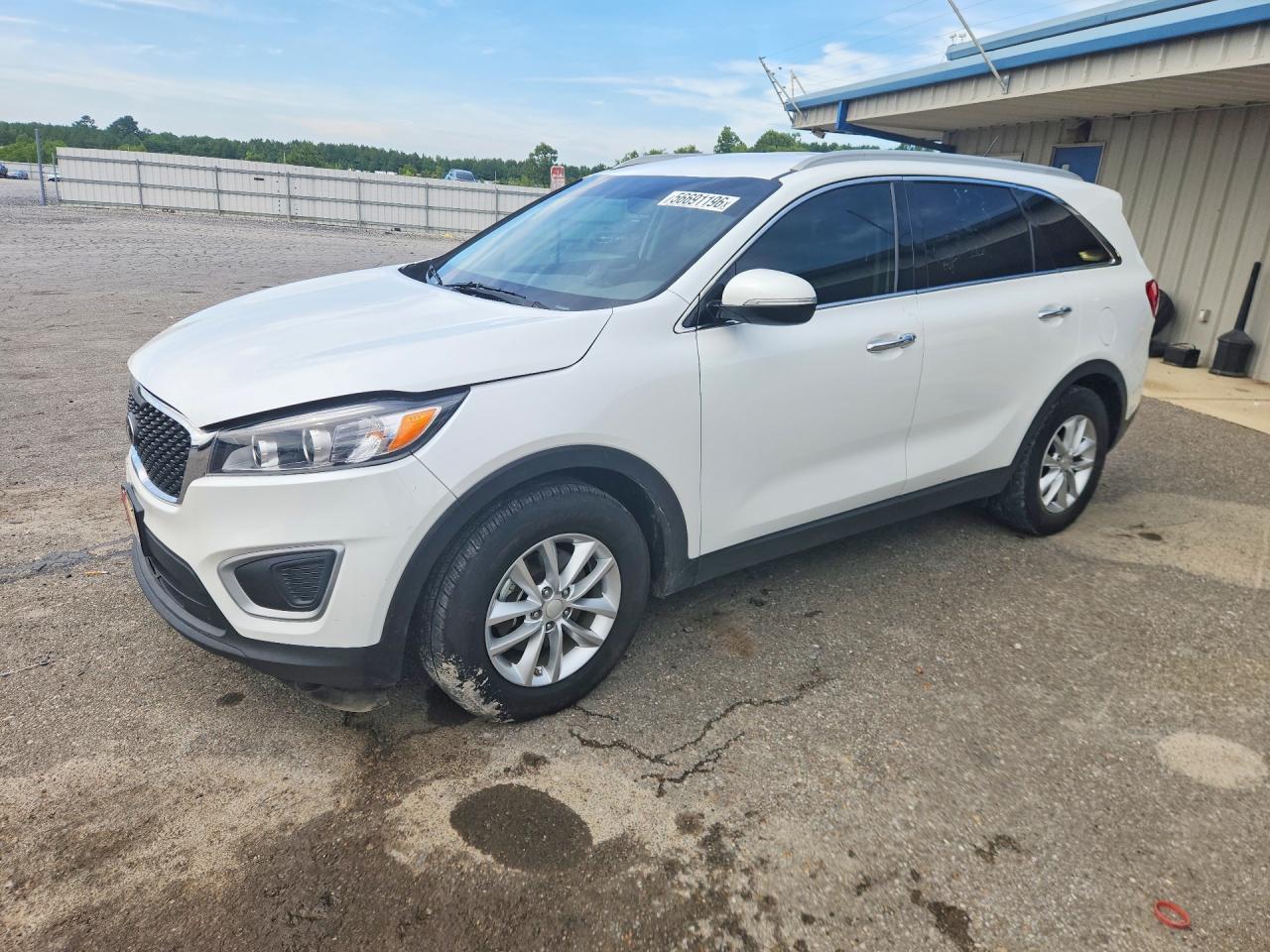 Salvage Kia Sorento Image
