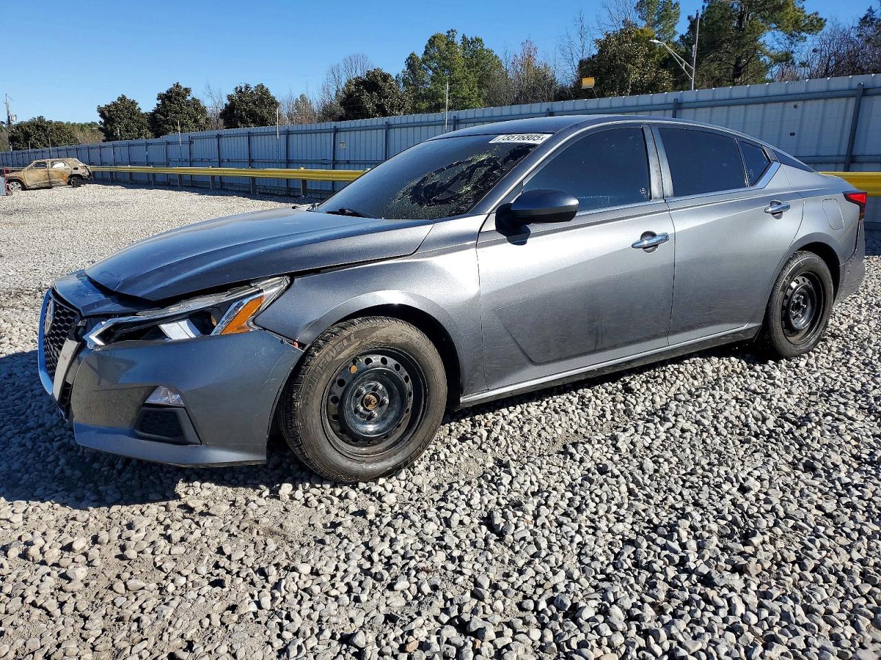 Salvage Nissan Altima Image
