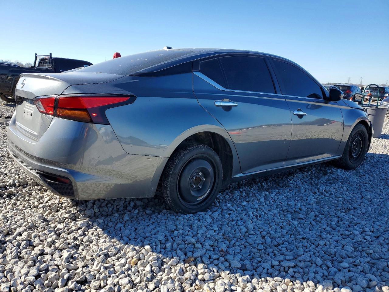 Nissan Altima S