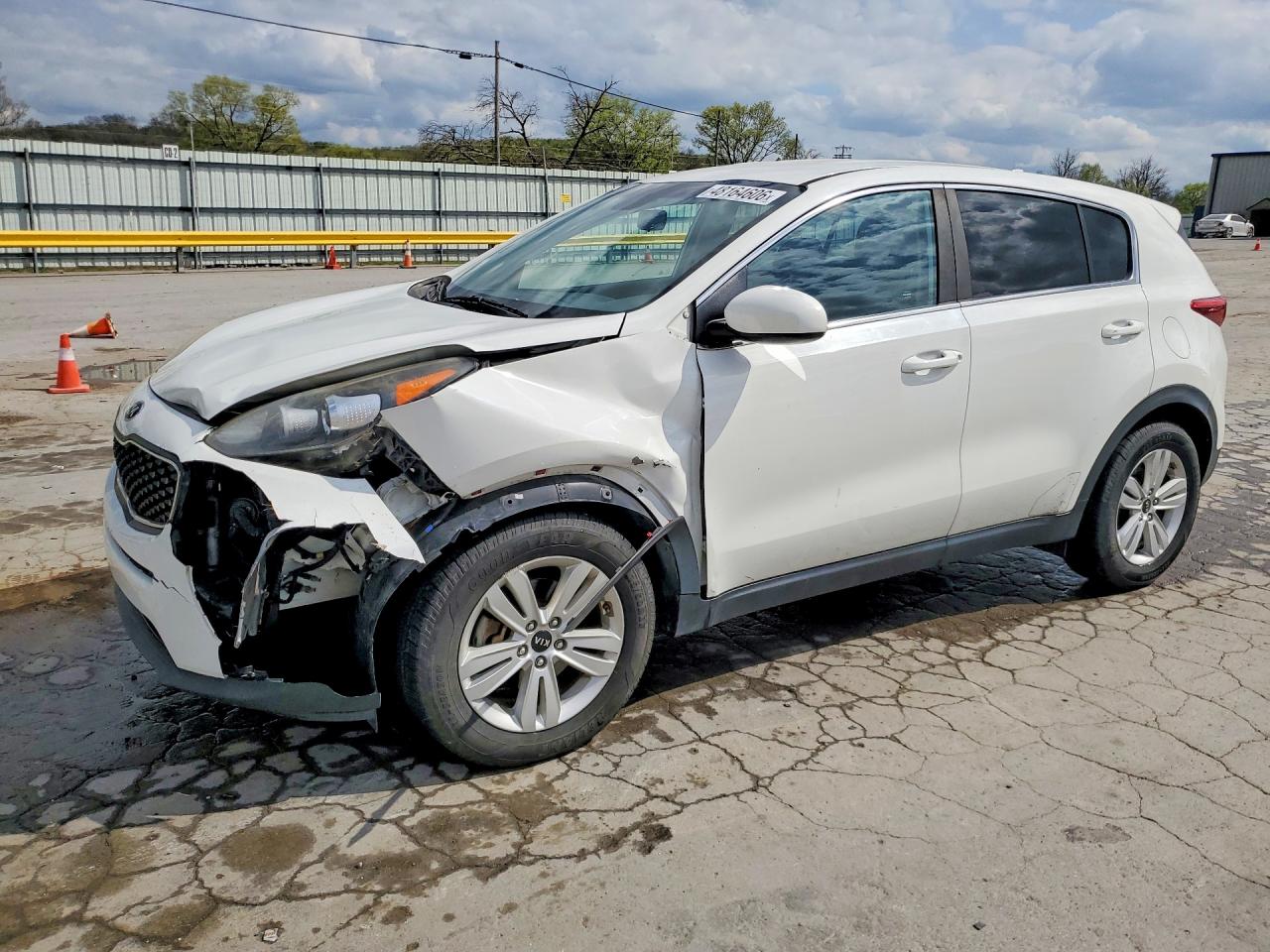 Salvage Kia Sportage Image
