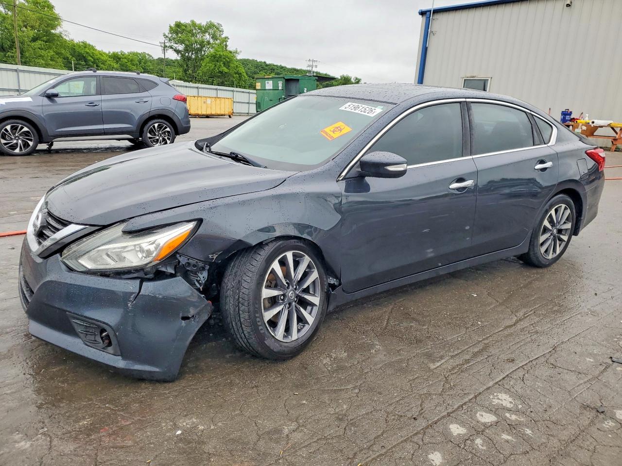 Salvage Nissan Altima Image