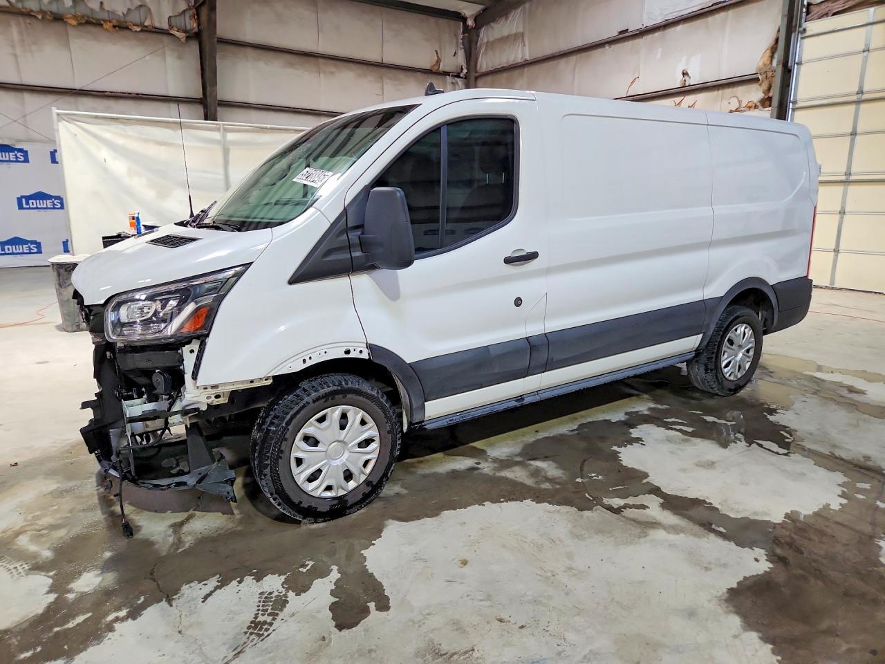 Salvage Ford Transit Image