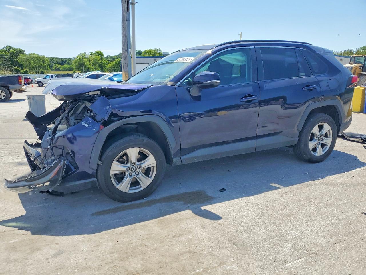 Salvage Toyota RAV4 Image