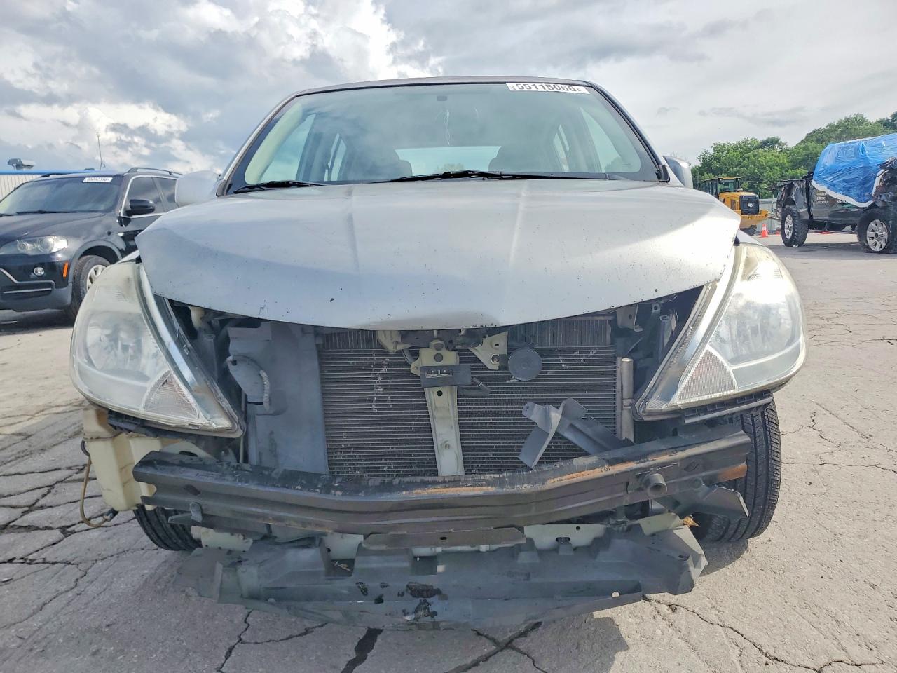 Nissan Versa 1.8 S