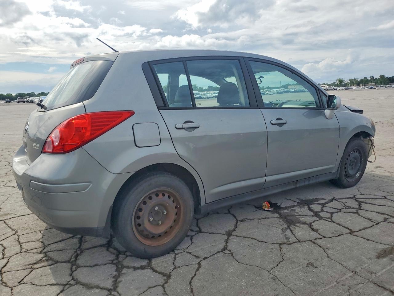 Nissan Versa 1.8 S