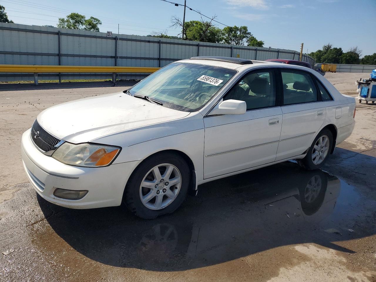 Salvage Toyota Avalon Image