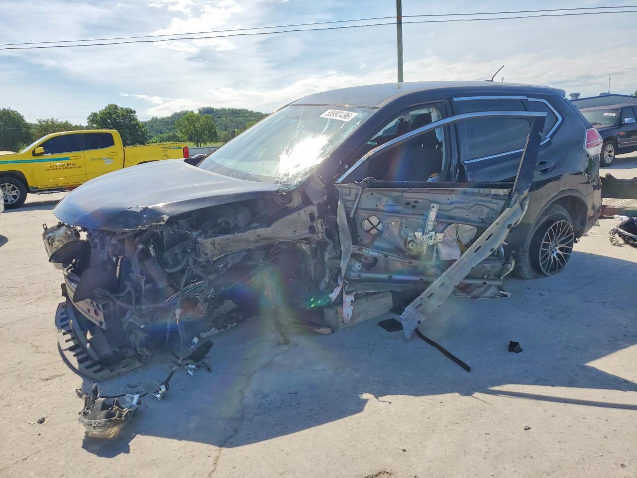Salvage Nissan Rogue Image