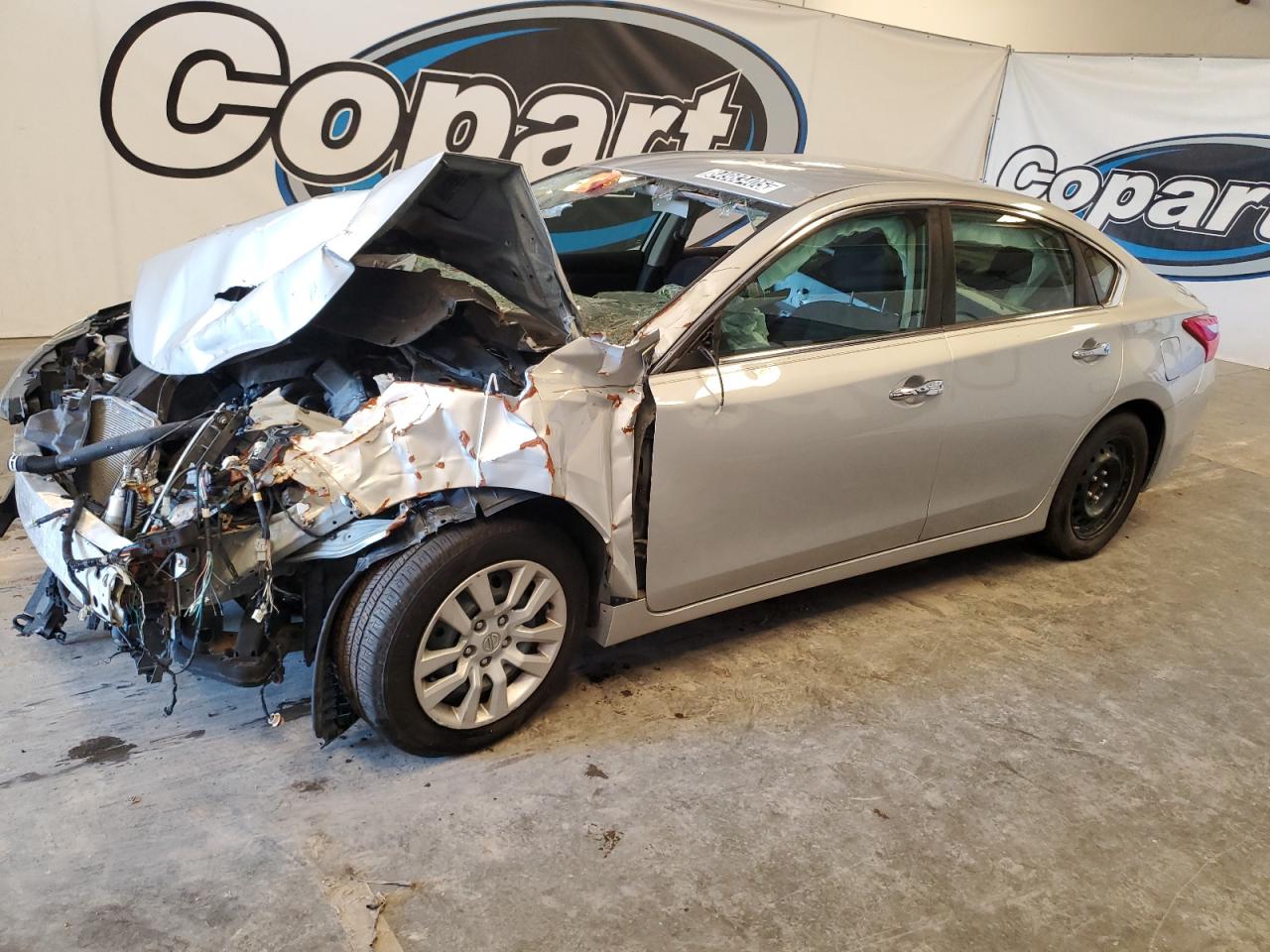 Salvage Nissan Altima Image