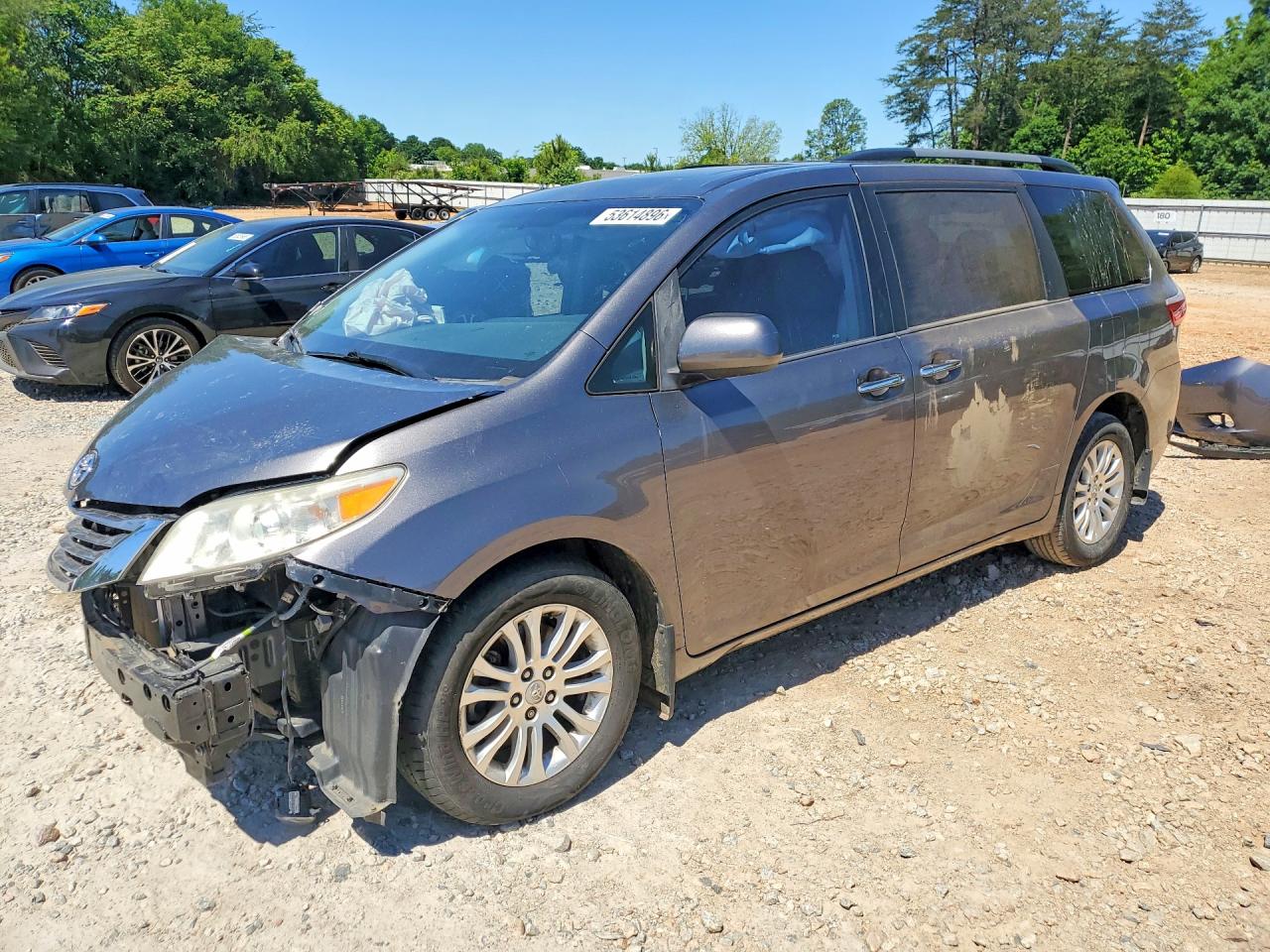 Salvage Toyota Sienna Image