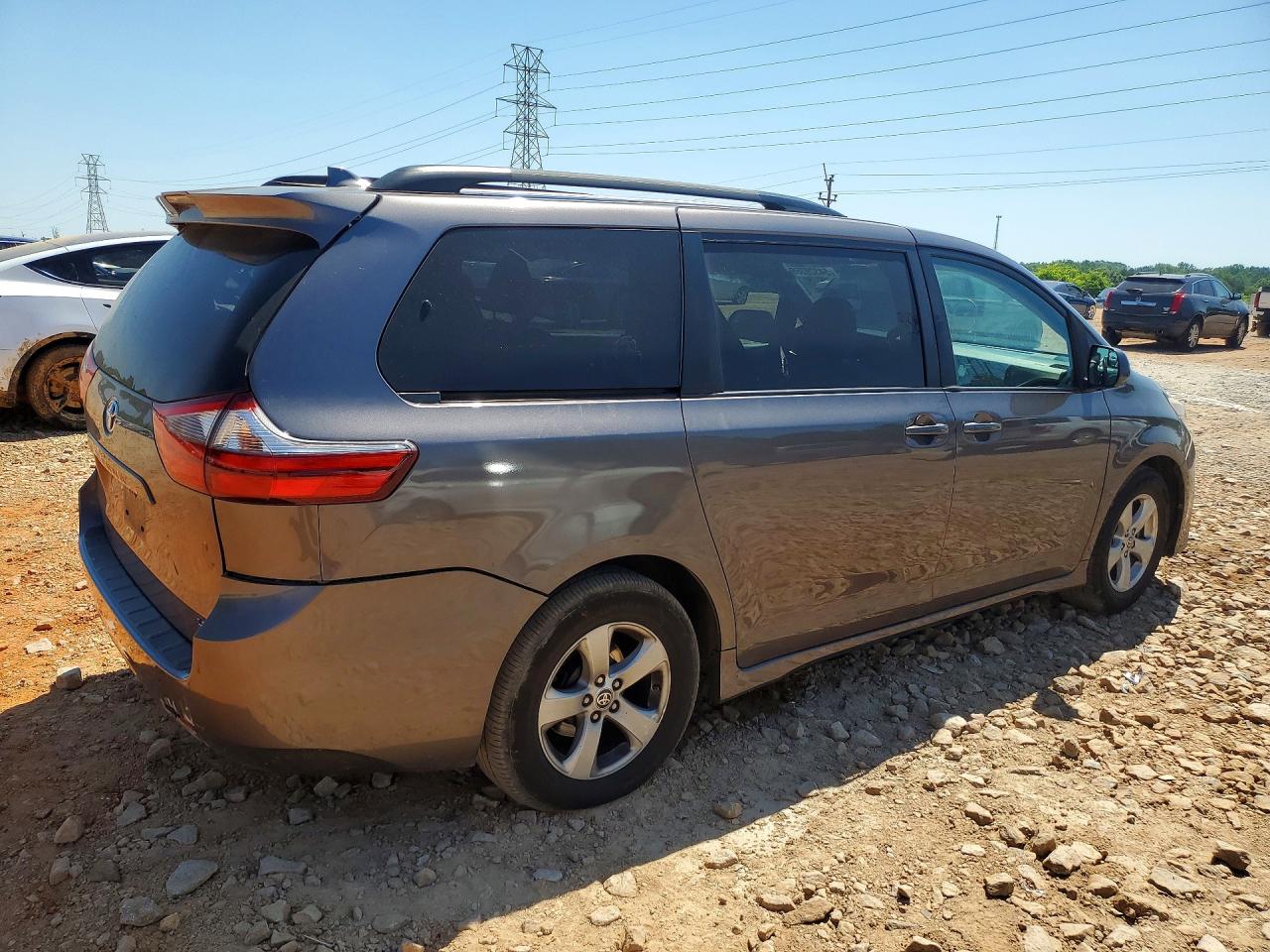 Toyota Sienna Le